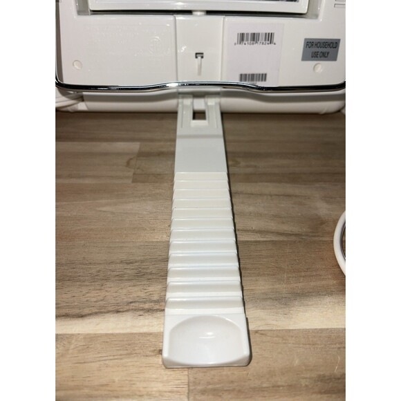 CONAIR Lighted Vanity With 1x & 10x Magnifying Mirrors & 4 Light Settings - Picture 6 of 10